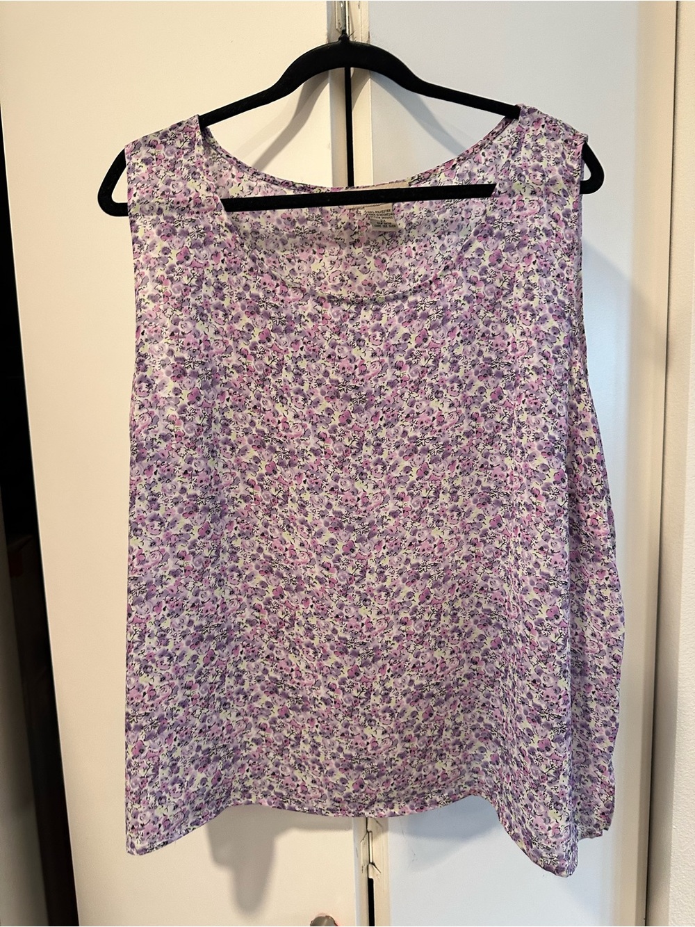 Notations 2x Women’s Sleeveless Floral Tank Top in Lavender